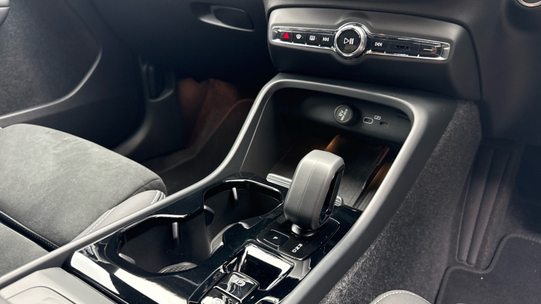 Volvo XC40 2.0 B3P Plus Dark 5dr Auto Petrol Estate